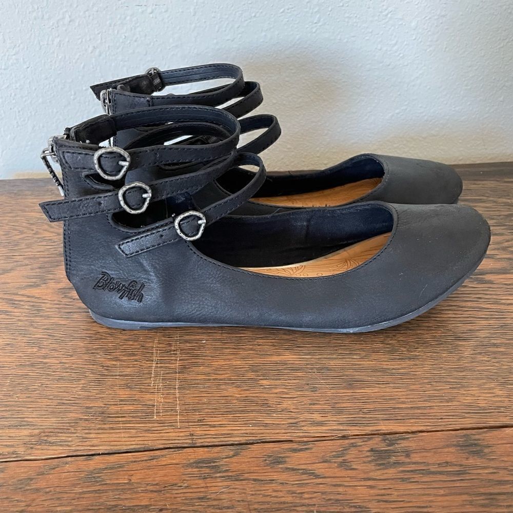 Blowfish Closed Toe Strappy Sandals Size 3 EUC